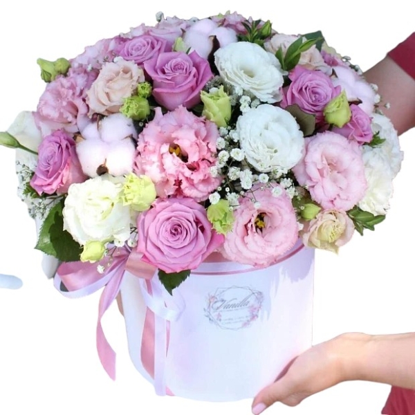  Belek Florist Beyaz Kutuda Lisianthus ve Güller